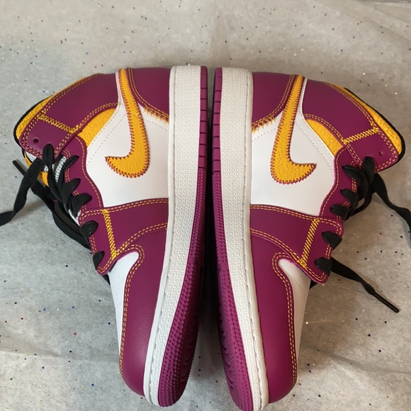 Nike Jordan “para mi familia”special edition boys size 6.5Y like new - Picture 9 of 12